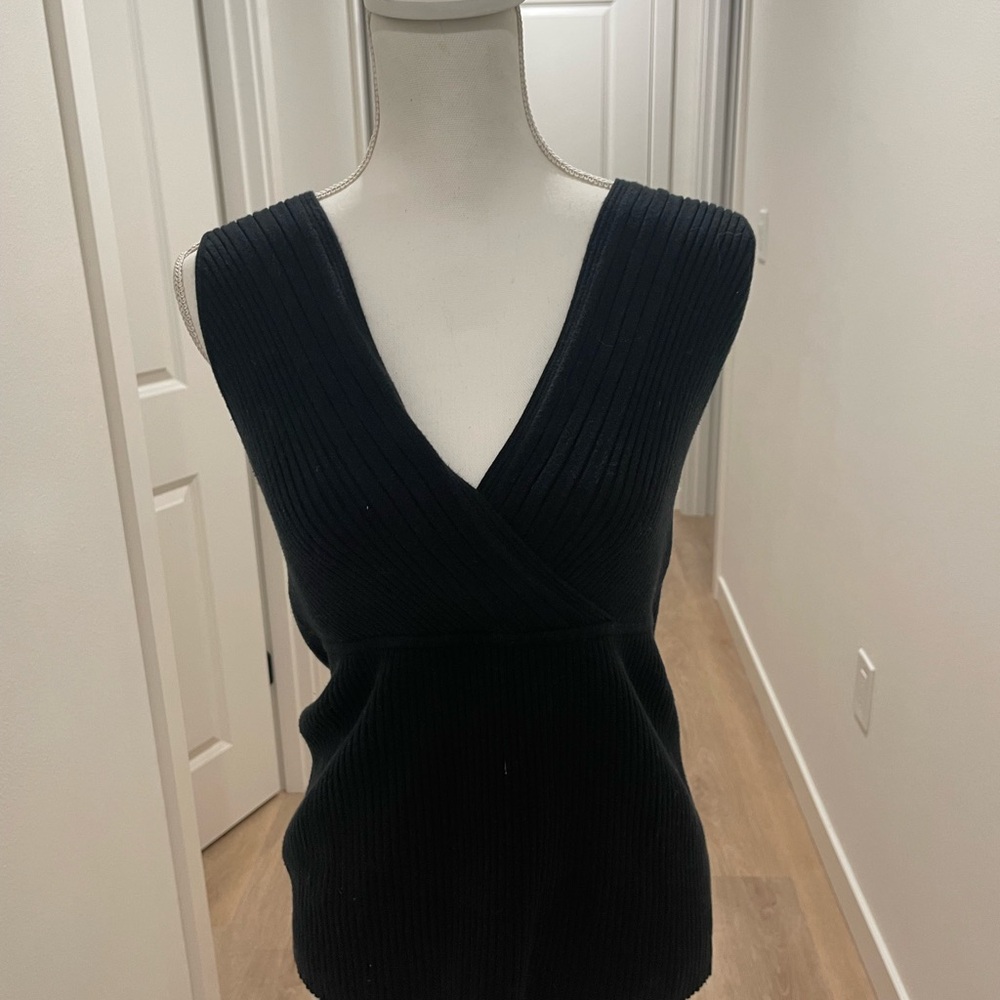 Vintage Old Navy Black Ribbed V-Neck Sleeveless Knit Top